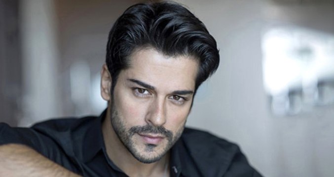 Burak Özçivit'in Babası Bülent Özçivit'e Motorlu Kurye Çarptı