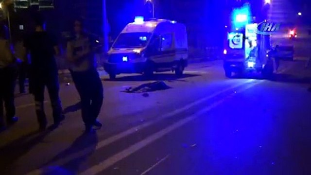 Otomobil ile kafa kafaya çarpışan motosiklet sürücüsü 100 metre savruldu