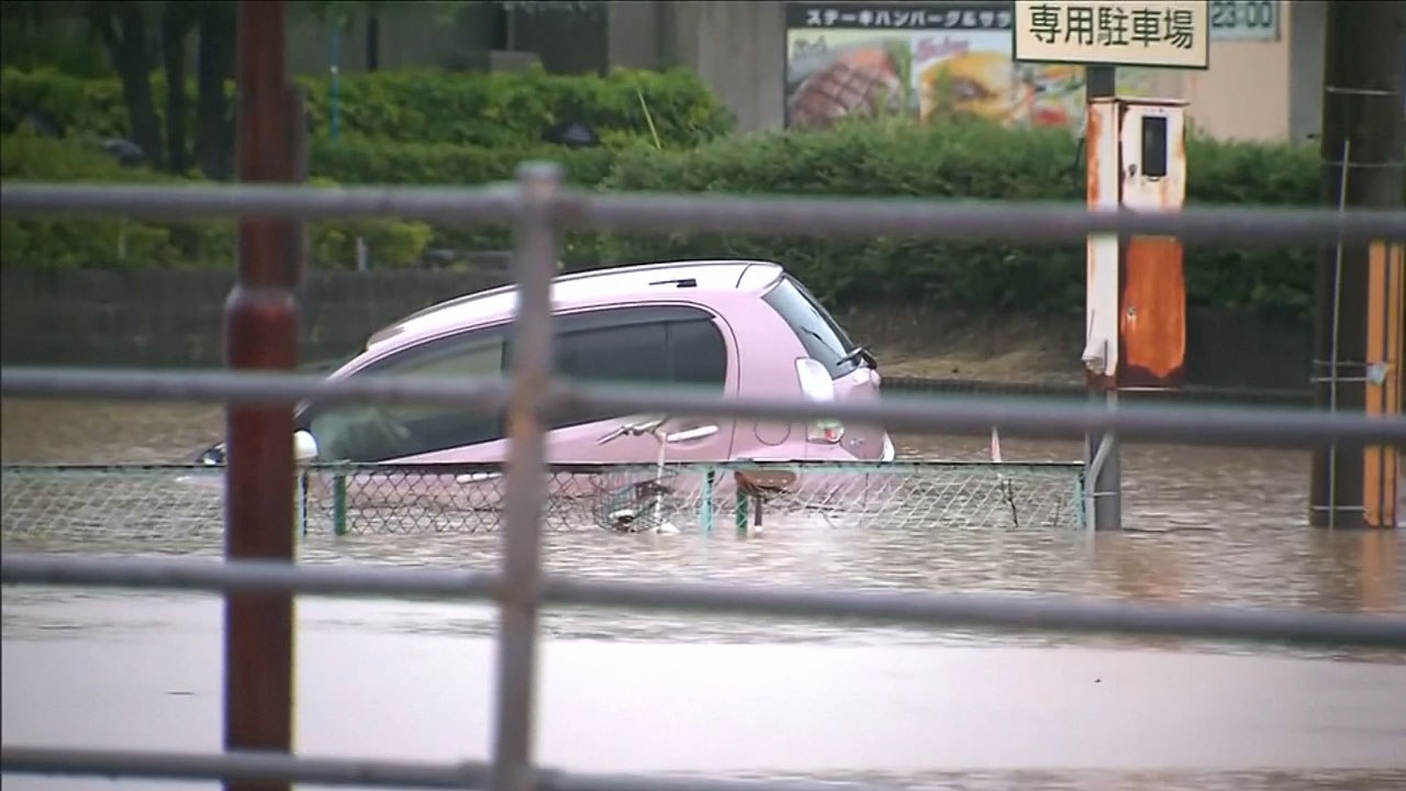 日 기록적 폭우로 피해 속출...최소 27명 사망·40여 명 행방불명 / YTN