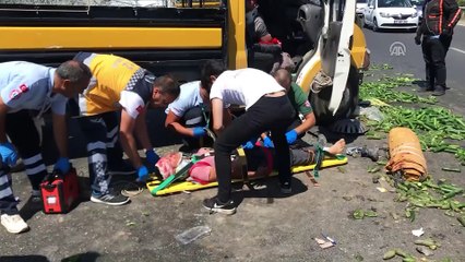 Zincirleme trafik kazası: 3 yaralı - İZMİR