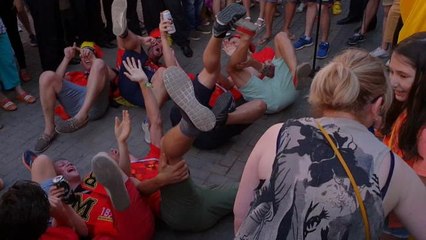 Quarts - Les fans belges imitent les plongeons de Neymar