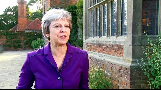 Theresa May secures backing from cabinet for 'soft Brexit'