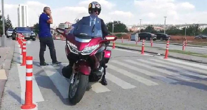 AK Parti Sakarya Milletvekili Kenan Sofuoğlu, Yemin Törenine Motosikletiyle Geldi