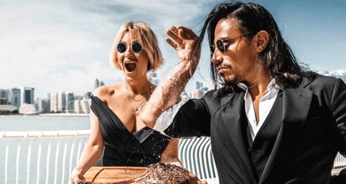 Sosyete Kasabı Nusret, ABD'nin Ünlü Times Meydanı'nın Ortasında Soyundu