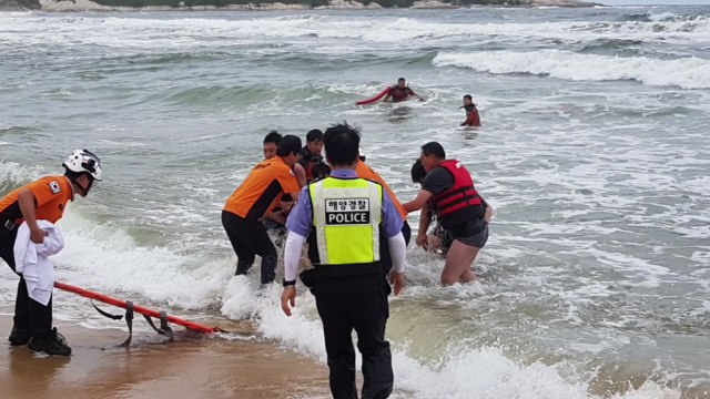 동해안 물놀이 사고 잇따라...1명 사망·2명 실종 / YTN