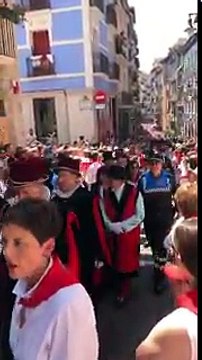 Insultos y amenazas contra los concejales de la oposición en la calle Curia durante la procesión de San Fermín