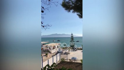 Ora News - Policia shpëton nga mbytja velierën me flamur amerikan