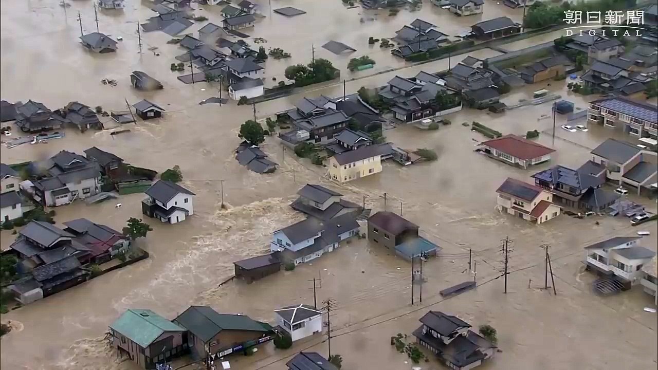 住宅地に濁流　木にしがみつき救助求める姿も　岡山県倉敷・真備
