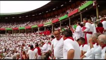 Tremenda pitada al alcalde Joseba Asirón al llegar a la plaza de toros