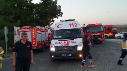 Tải video: Kamyon kırmızı ışıkta bekleyen araçlara çarptı: 1 ölü, 17 yaralı - UŞAK