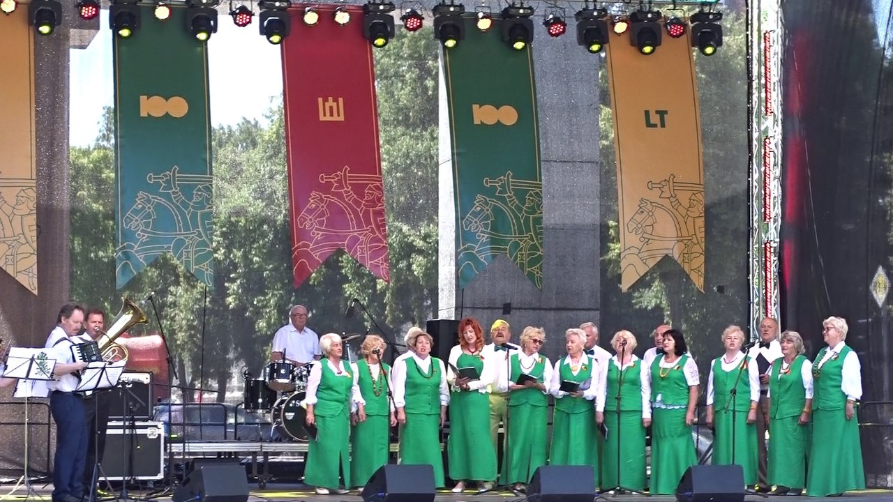 Klaipėdos m. klubo ''Ruta''ansamblio ir svečių koncertas VALSTYBES DIENAI