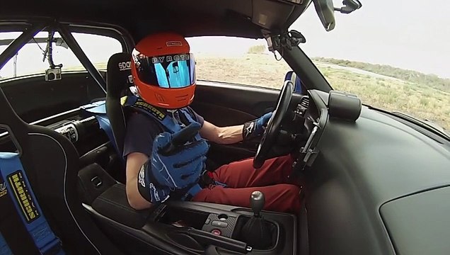 Il perd un pneu en pleine course... Fou