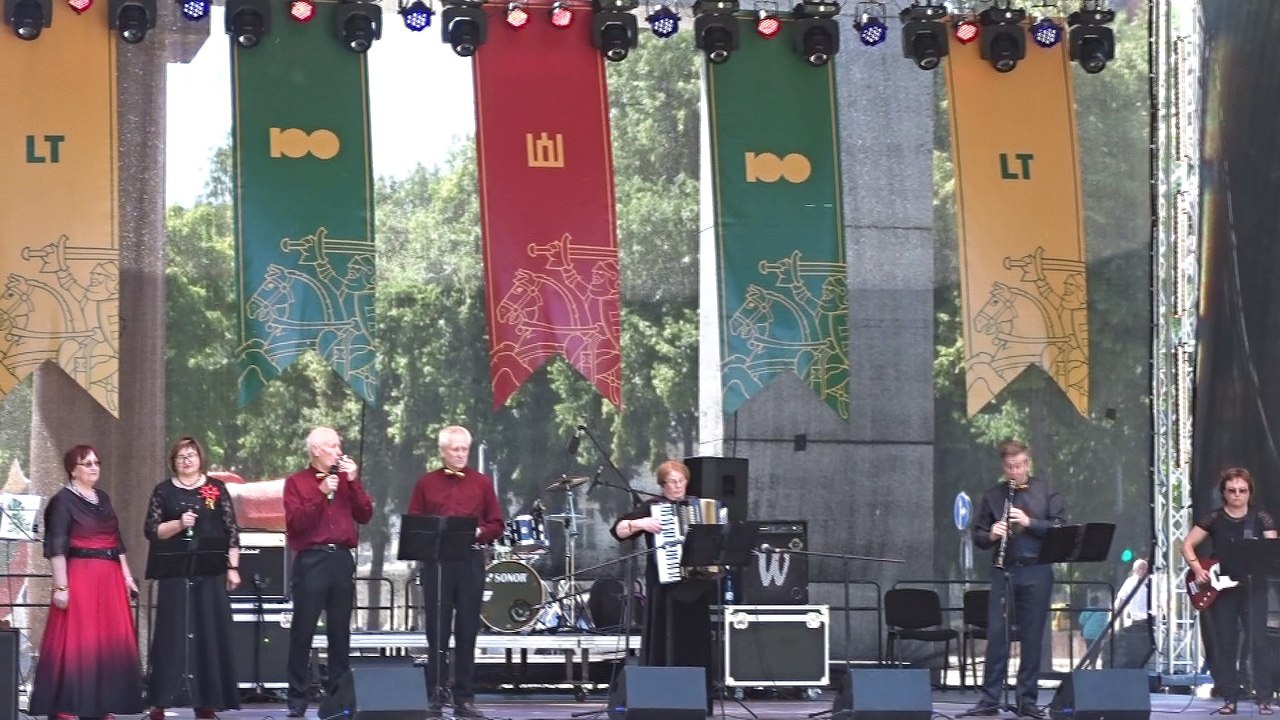 Klaipėdos m. klubo ''Ruta''ansamblio ir svečių koncertas VALSTYBES DIENAI