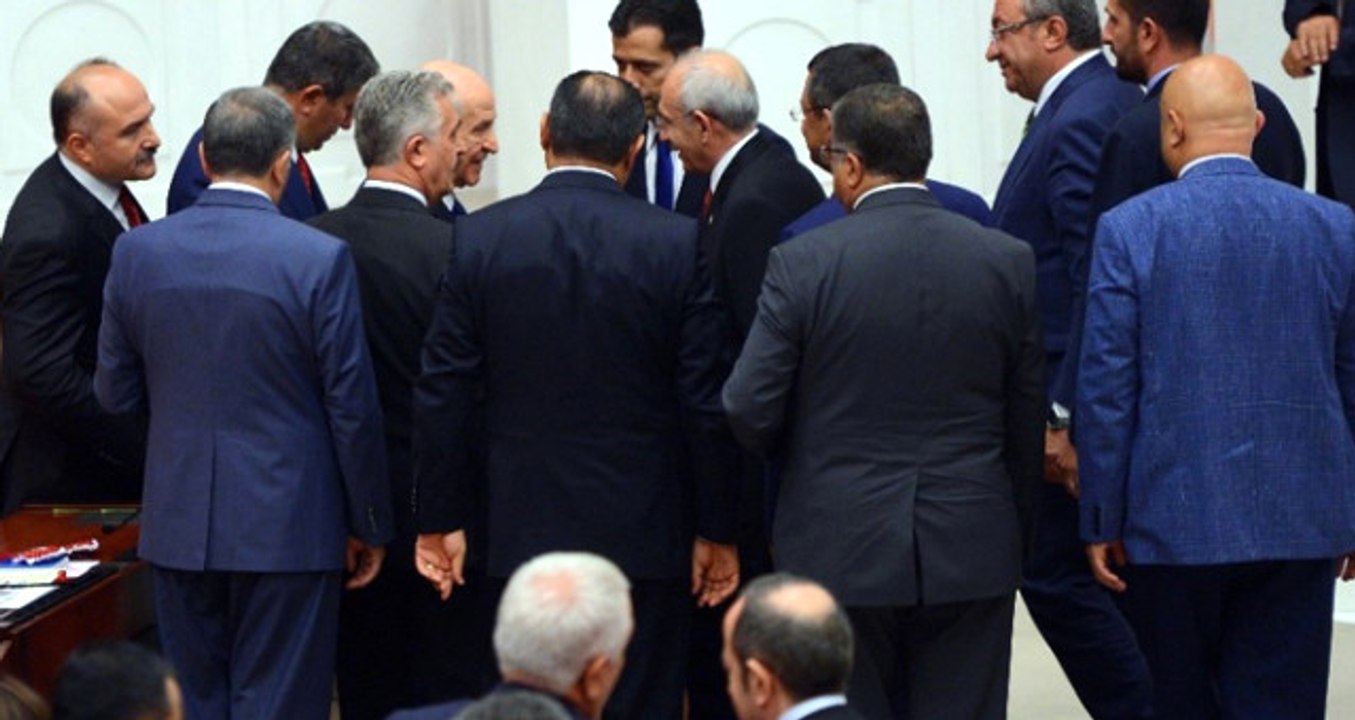 CHP Lideri Kılıçdaroğlu ve MHP Lideri Bahçeli TBMM'de Sohbet Etti