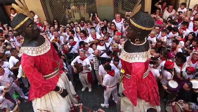 La cofradía de San Saturnino canta el negro José a Toko-Toko y Braulia