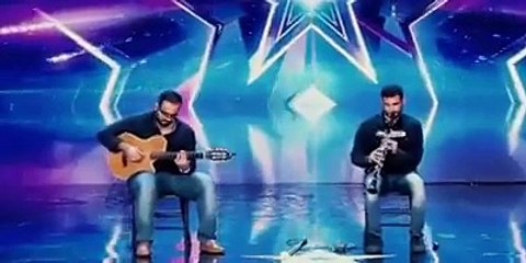 الكفيف الذي أبكى الجميع بمعزوفة مذهلة