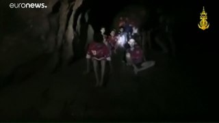12 çocuk mağarada mahsur kaldı!