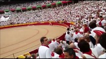 Tremenda pitada al alcalde Joseba Asirón al llegar a la plaza de toros de Pamplona