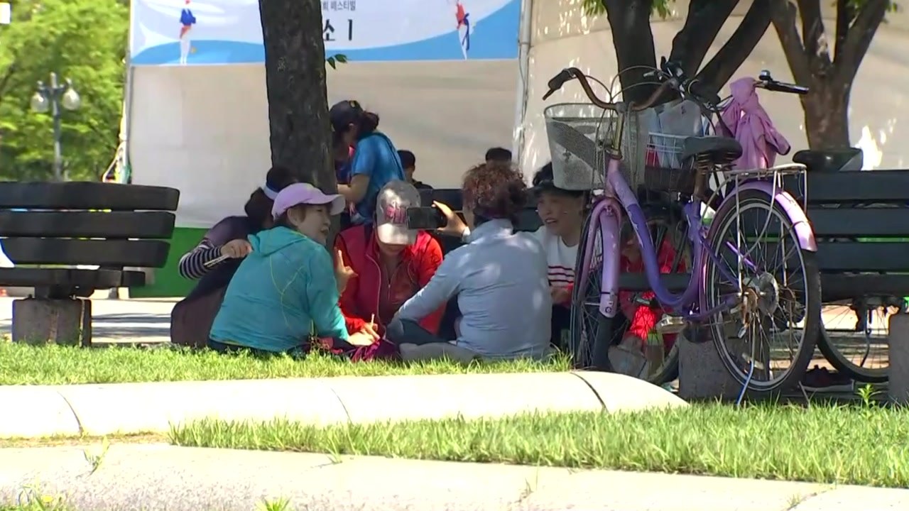 [날씨] 서쪽 덥고 동쪽 선선...제주 밤부터 장맛비 / YTN