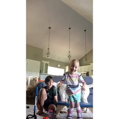 الخطوات الأولى لطفلة مصابة بالشلل.. لن تشعر بالحزن بعد هذا الفيديو