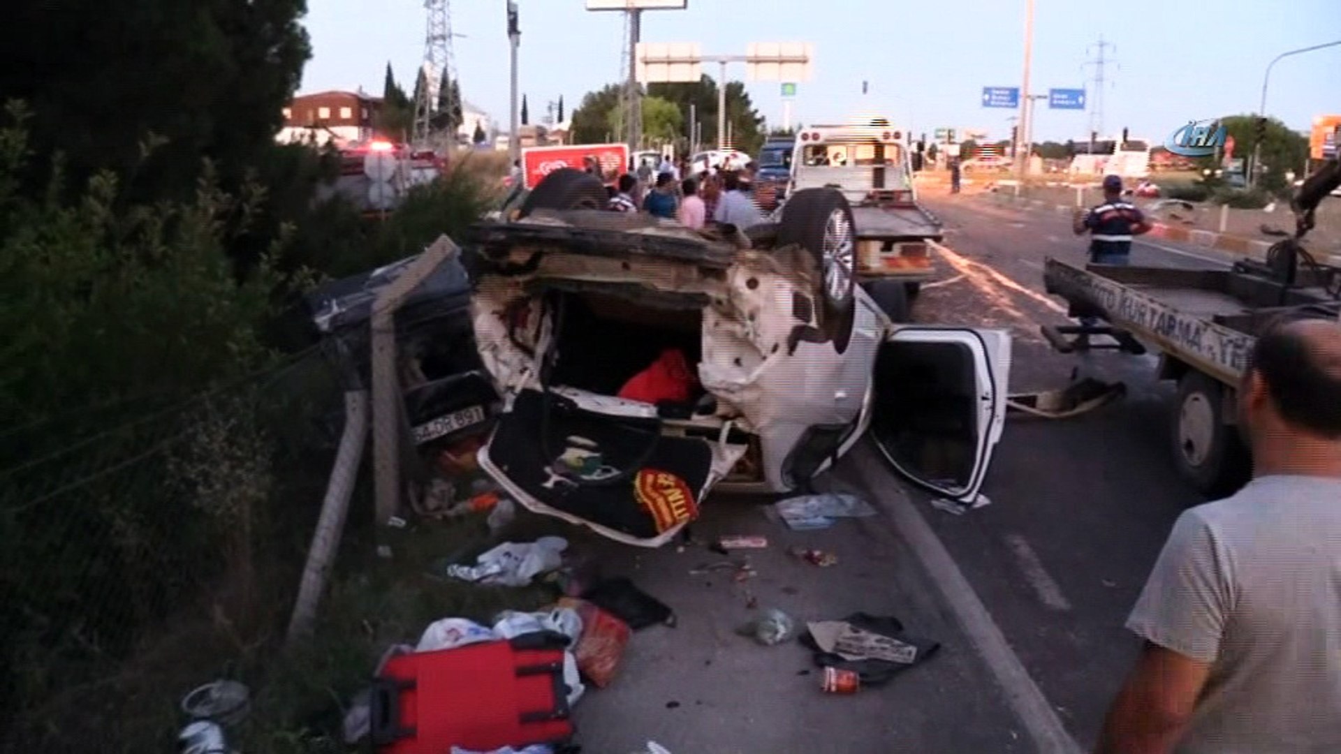 Uşak'ta kamyon kırmızı ışıkta araçları biçti: 1 ölü, 18 yaralı -  Dailymotion Video