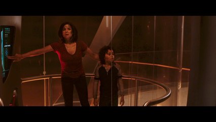 Neve Campbell Escapes Fire In 'Skyscraper'