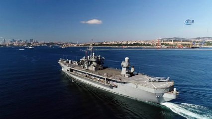 İstanbul Boğazı'ndan geçen ABD savaş gemisi havadan görüntülendi