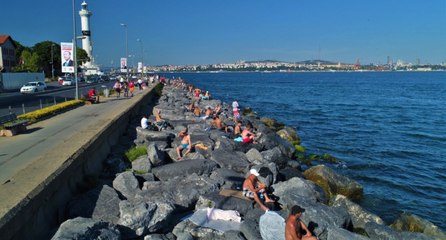 Sarayburnu Sahiline İnsan Akını