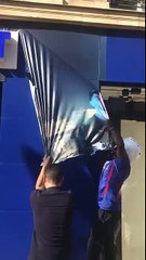 Les ultras du PSG arrachent les affiches de l'OM chez Intersport