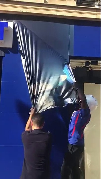 Les ultras du PSG arrachent les affiches de l'OM chez Intersport