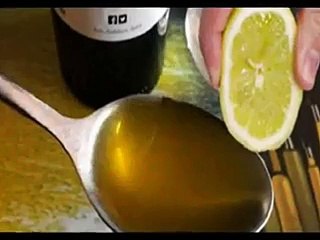 امزج ليمونة حامضة مع ملعقة كبيرة من زيت الزيتون وشاهد النتيجة