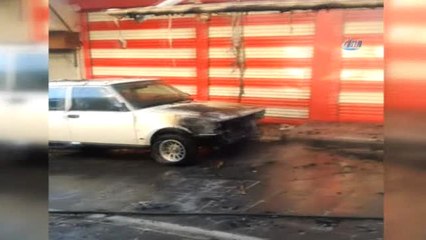 İş Yeri Önündeki Kanepede Başlayan Yangın 3 Dükkan ve 1 Otomobilin Yanmasına Neden Oldu