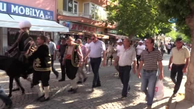Akşehir'de Eşeğe Binme ve En Güzel Gözlü Eşek Yarışları Yapıldı