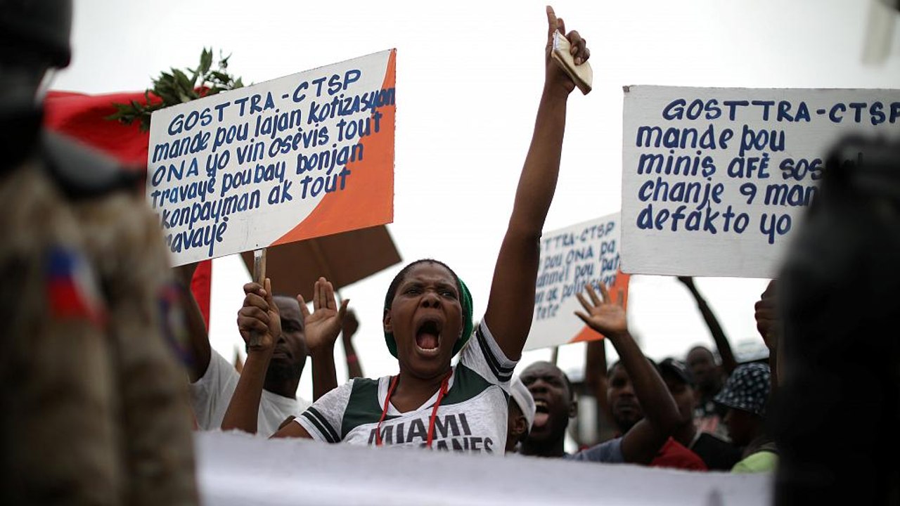 Haiti brucia per le proteste contro aumenti della benzina