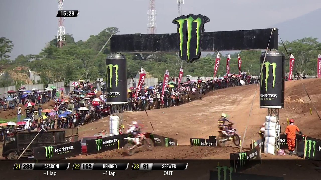 Jeffrey Herlings passes Antonio Cairoli - MXGP of Asia 2018