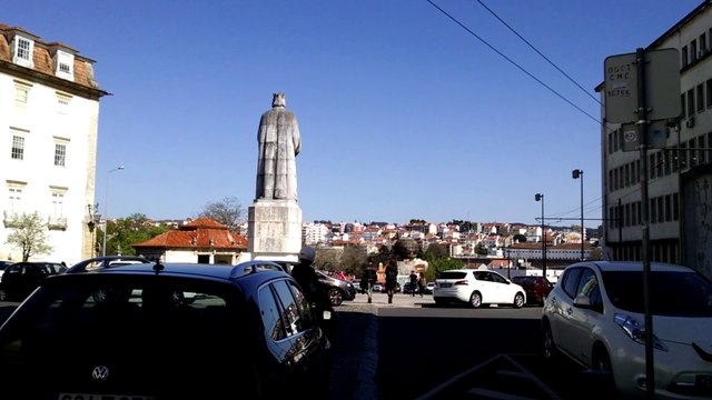 Coimbra Portugal, uma Cidade Universitária muito bem distinguida na medicina e direito ,mas, tem outras disciplinas. Veja também o Jardim botânico anexo.