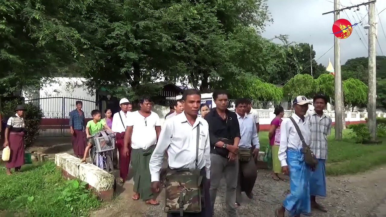 ဒုရဲအုပ္ ေက်ာ္သူဝင္းကို ေဒသခံေတြက ဘာေၾကာင့္ တာဝန္မေျပာင္းေစခ်င္တာလဲ (႐ုပ္/သံ)ဧရာဝတီ ၊ ဇူလိုင္ ၆ ၊ ၂၀၁၈မြန္ျပည္နယ္ ေပါင္ၿမိဳ႕နယ္ ေပါင္ၿမိဳ႕မရဲစခန္းမွ ဒုရဲအုပ