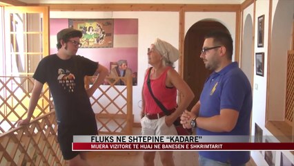 Mijëra vizitorë të huaj në banesën e Kadaresë - News, Lajme - Vizion Plus