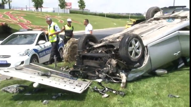 Baba Ve 2 Çocuğu Takla Atan Araçtan Burnu Bile Kanamadan Çıktı