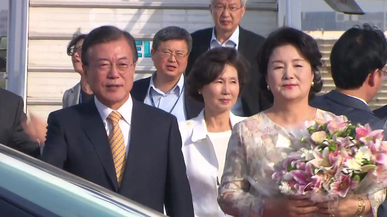 문재인 대통령, 인도 도착...모레 한-인도 정상회담 / YTN