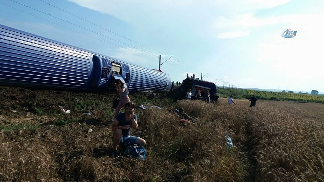 Tekirdağ’ın Çorlu ilçesi yakınlarında yolcu treninin bir vagonu, raylardan çıkıp devrildi. Yaralılar olduğu belirtildi. Olay yerine çok sayıda sağlık ekibi sevk edildi.