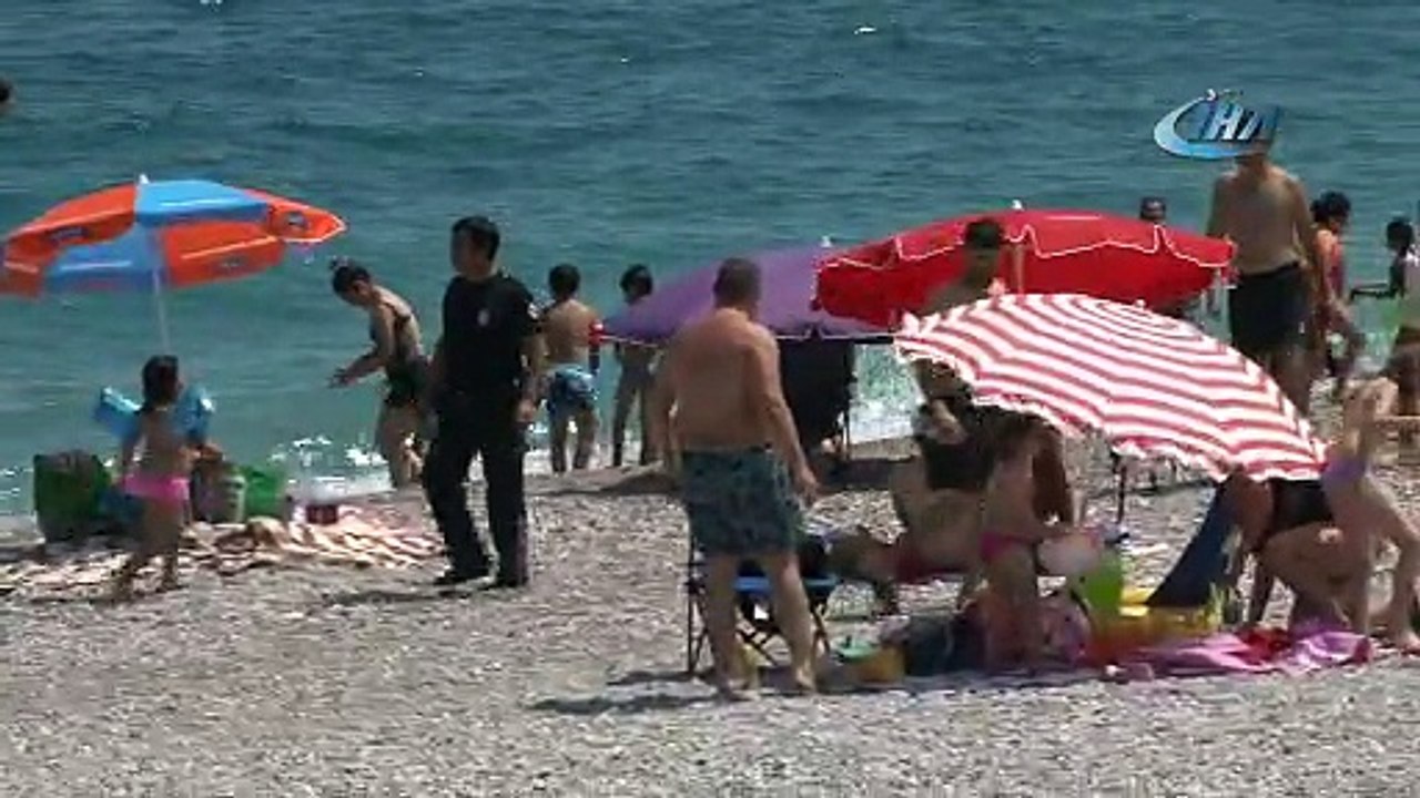 Antalya’da Dünyaca Ünlü Sahilde 'Şüpheli Bavul' Alarmı