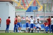 Футболисты российской сборной вышли на тренировку перед матчем четвертьфинала чемпионата мира-2018, который пройдет на сочинском стадионе «Фишт» 7 июля в 21.00.
