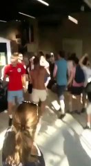 Quand des fans anglais entrent dans un IKEA pour célébrer la victoire face à la Suède !