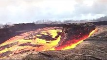 夏威夷火山罕見「熔岩船」現象 巨石漂浮岩漿上越滾越大顆