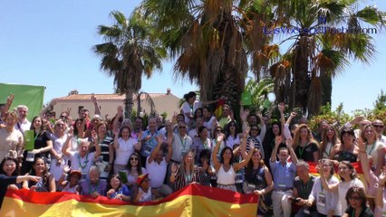 VOX finaliza su Campus de Verano con una espectacular 'Ola' en Tarragona