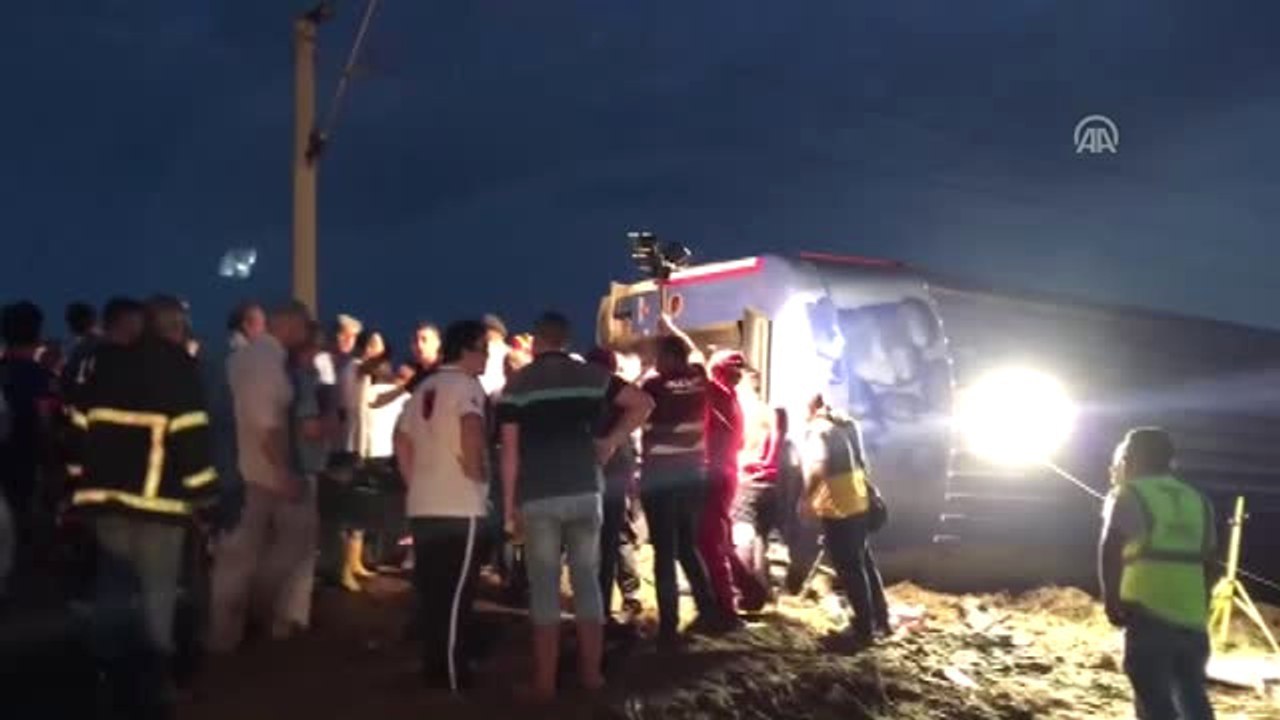 Tren Kazası - Aydınlatma Işıkları Yardımıyla Sürdürülen Çalışmalar
