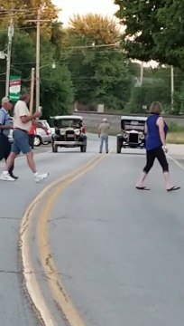 Course sauvage en voitures d'époque. Fast mais pas furious