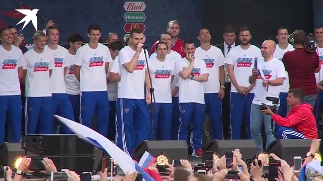 Футболисты сборной России на фанзоне в Москве