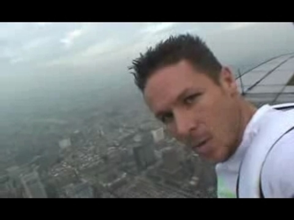 Extreme Felix Baumgartner jumping off Taipei 101